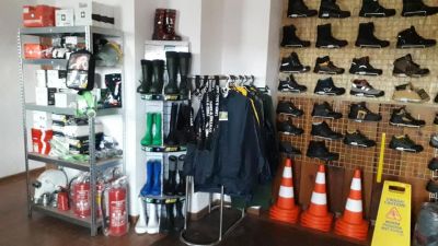 Apteczki, instrukcje BHP, znaki bezpieczeństwa 